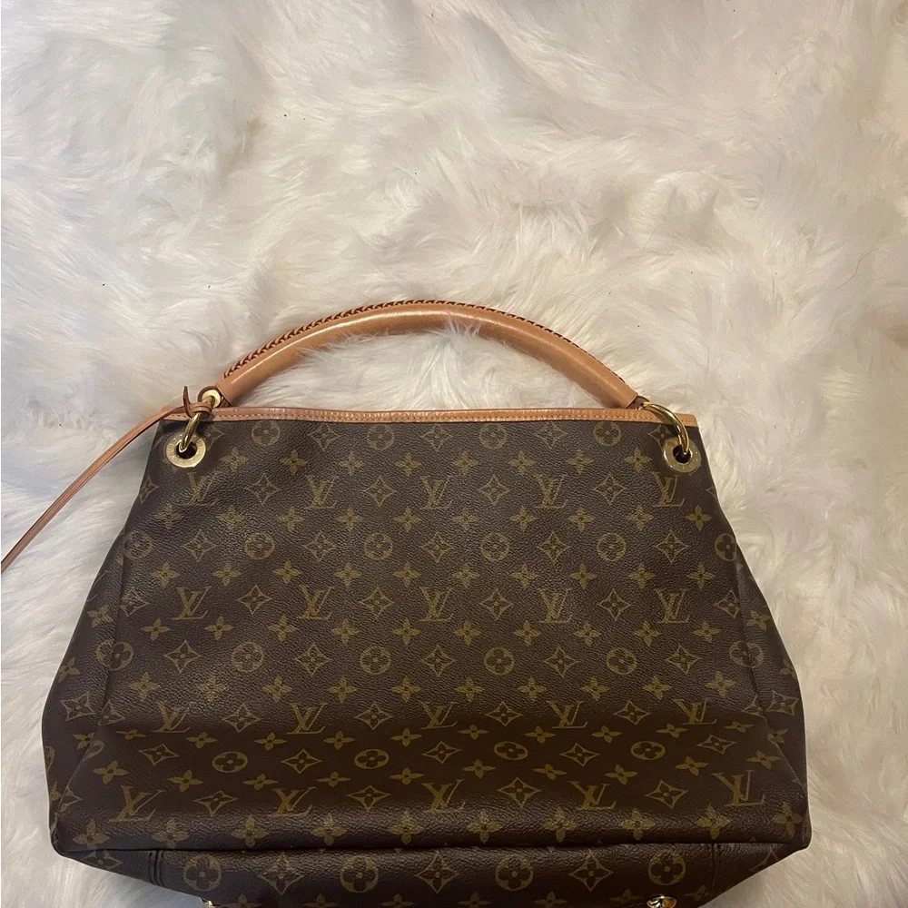 Woman’s Bag - Picture 2 of 15